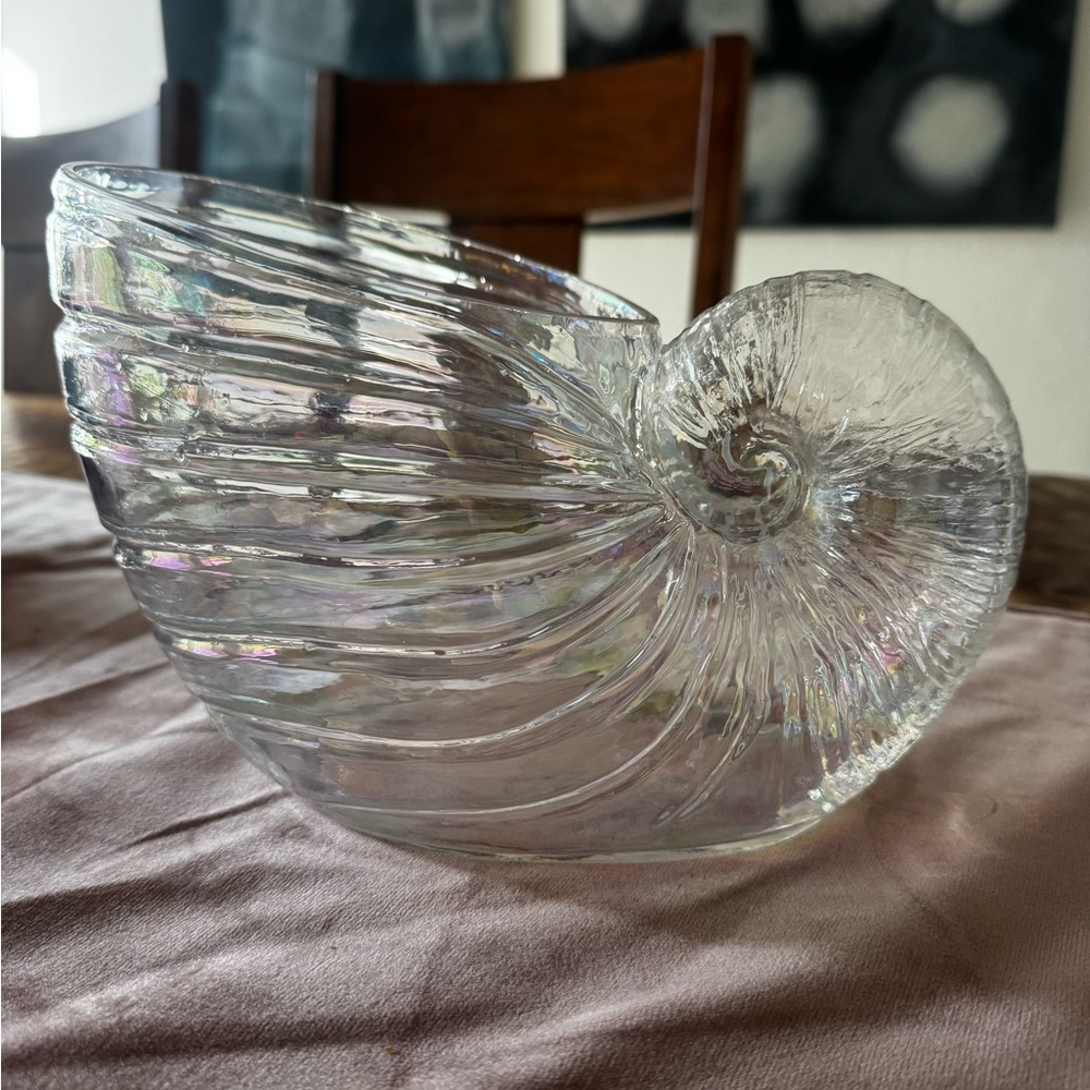 Art Glass NAUTILUS SHELL DESIGN VASE Iridescent
Jardiniere Vintage Beach Decor